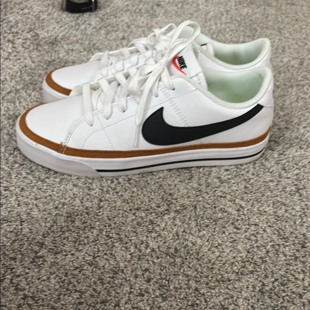 Nike Men's White and Black Sneakers